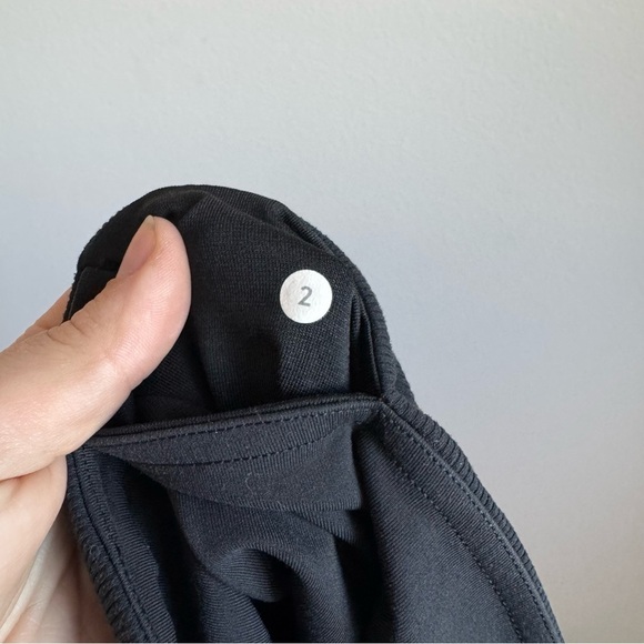 Lululemon Seek The Heat Crop in Black Size: 2 - Picture 4 of 13